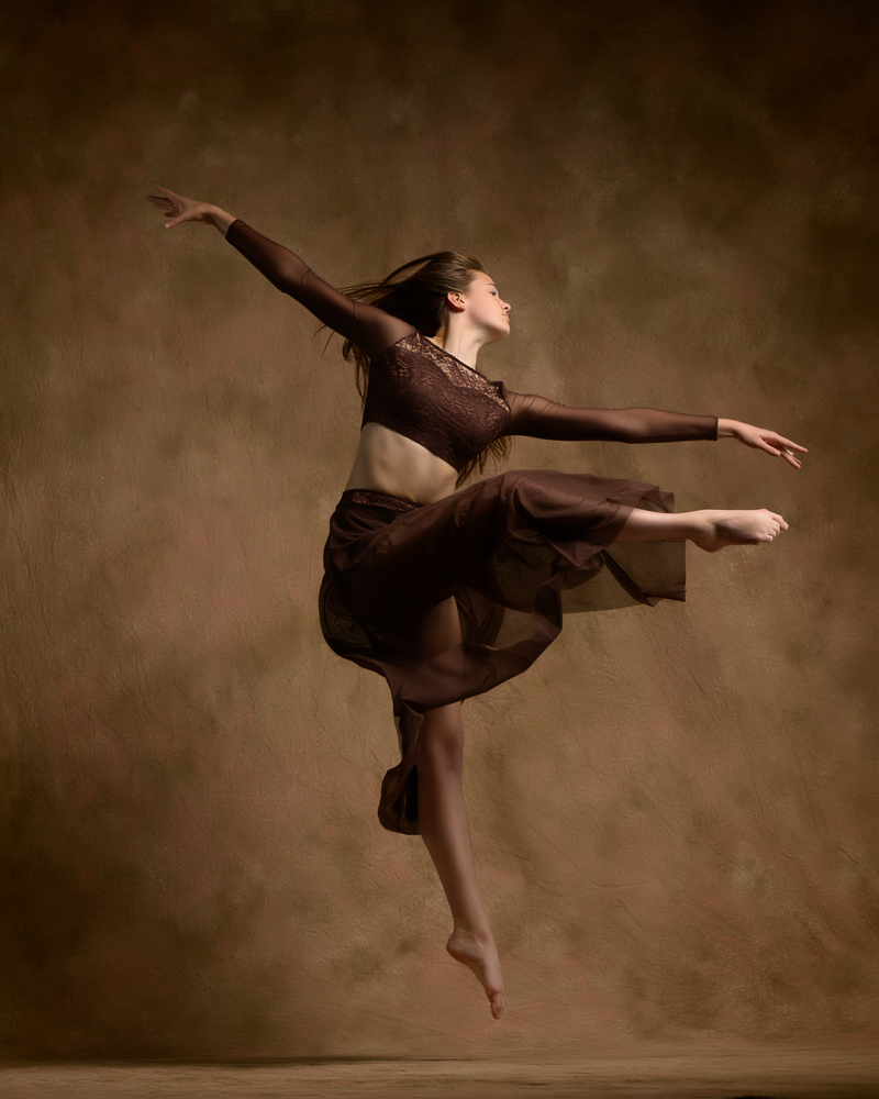 Contemporary Dance in jumped attitude devant